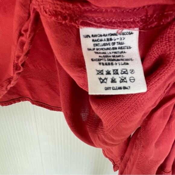 Free People v-neck tie front wide sleeve red textured top size medium - Picture 9 of 10